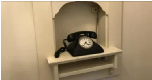 Embrace the Vintage Charm of Your Phone Niche