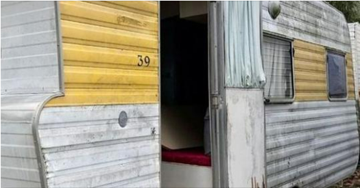 Good People Gave a Homeless Woman an Old Trailer: The Woman Turned It Into a Cozy House In The Middle Of The Forest!