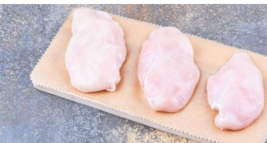 A Texas Mom Was Cooking Her Kids Dinner – After Cleaning Her Meat, She Was Shocked