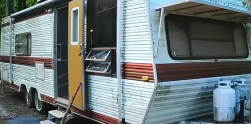 Homeless Lady Given Free “Ugly” Abandoned Trailer, But Wait Till You See What She Made Of It