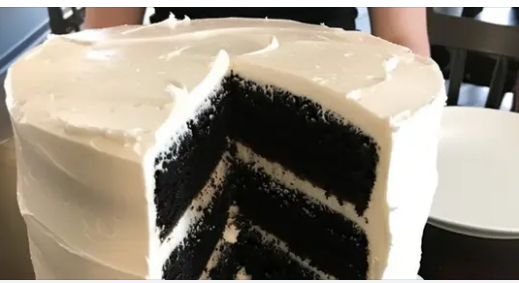GENDER REVEAL CAKE TURNED OUT TO BE BLACK, WHAT MIL DID SHOCKED GUESTS